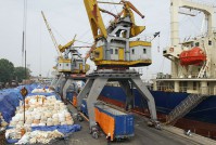 Vận tải biển từng bước vượt sóng, vươn khơi